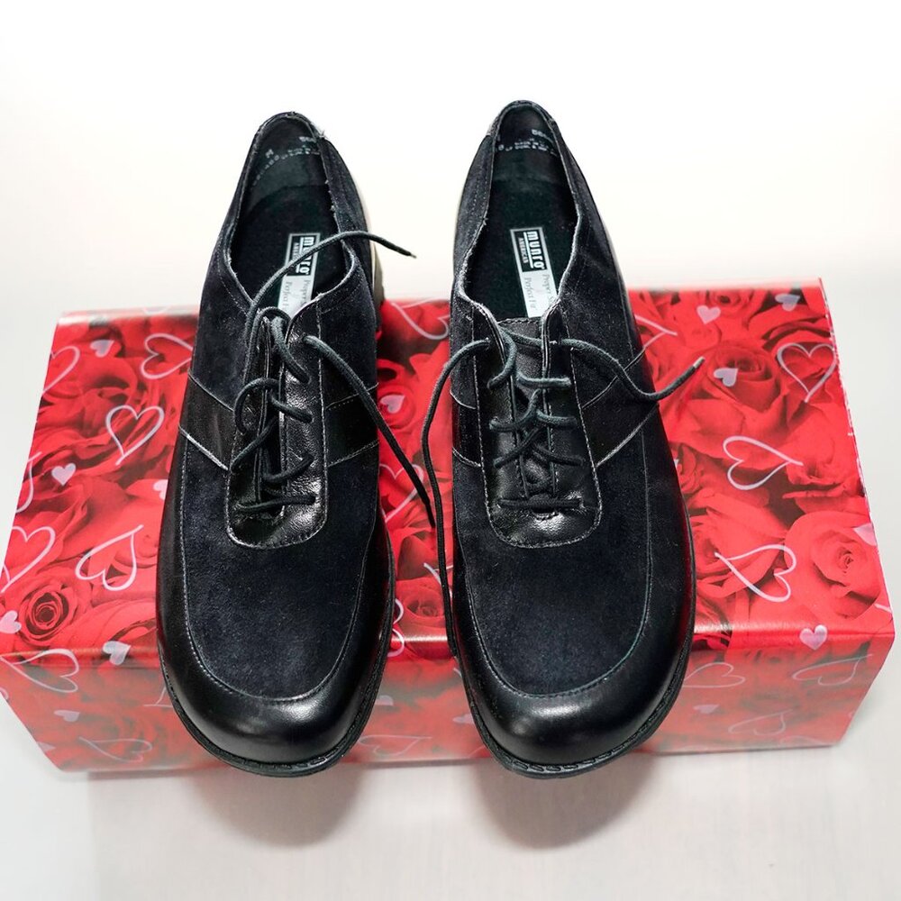 New Munro Leather/Suede Shoes, with a shock absorbing sole.